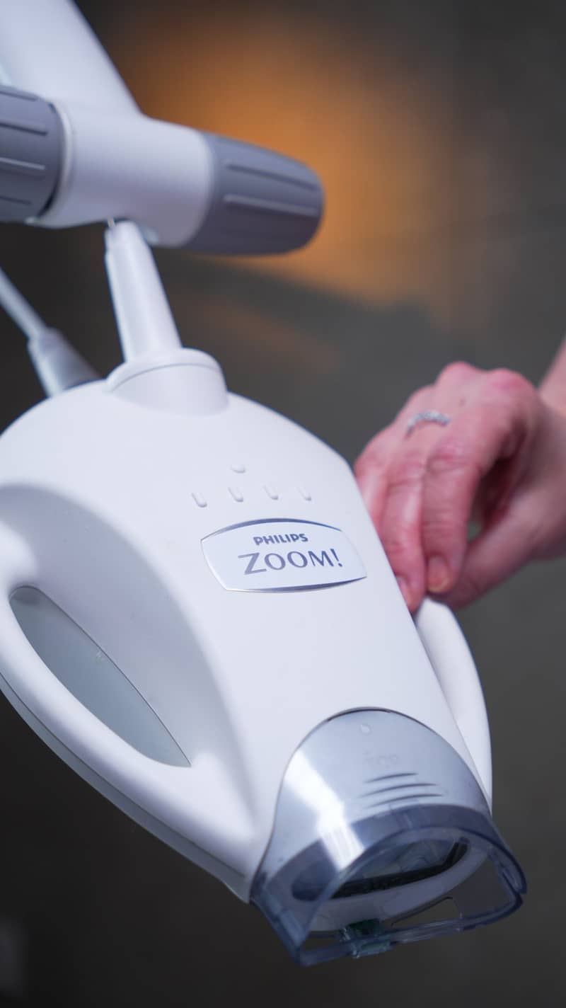 Отбеливание зубов Philips Zoom